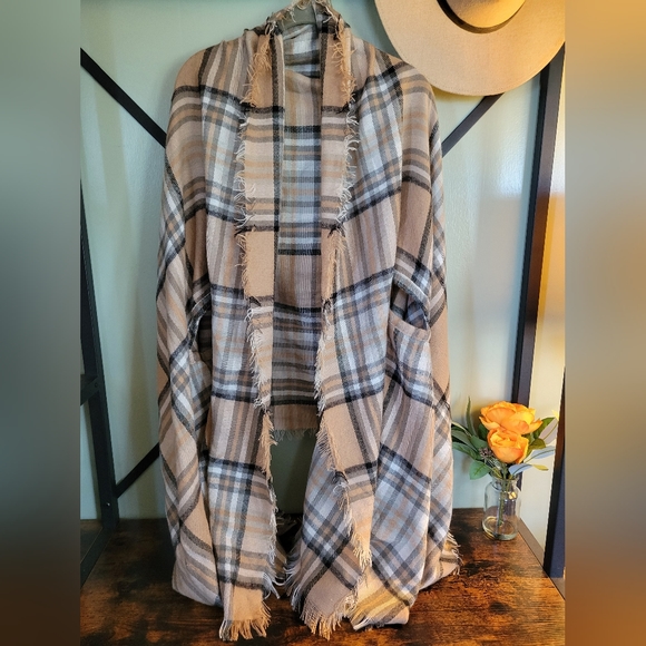 Vici Sweaters - NWOT VICI shawl wrap-One size